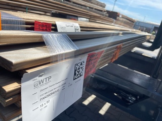 Ca. 12x Thermo Radiata Pina Planken geschaafd, 18x90mm, lengte 480cm